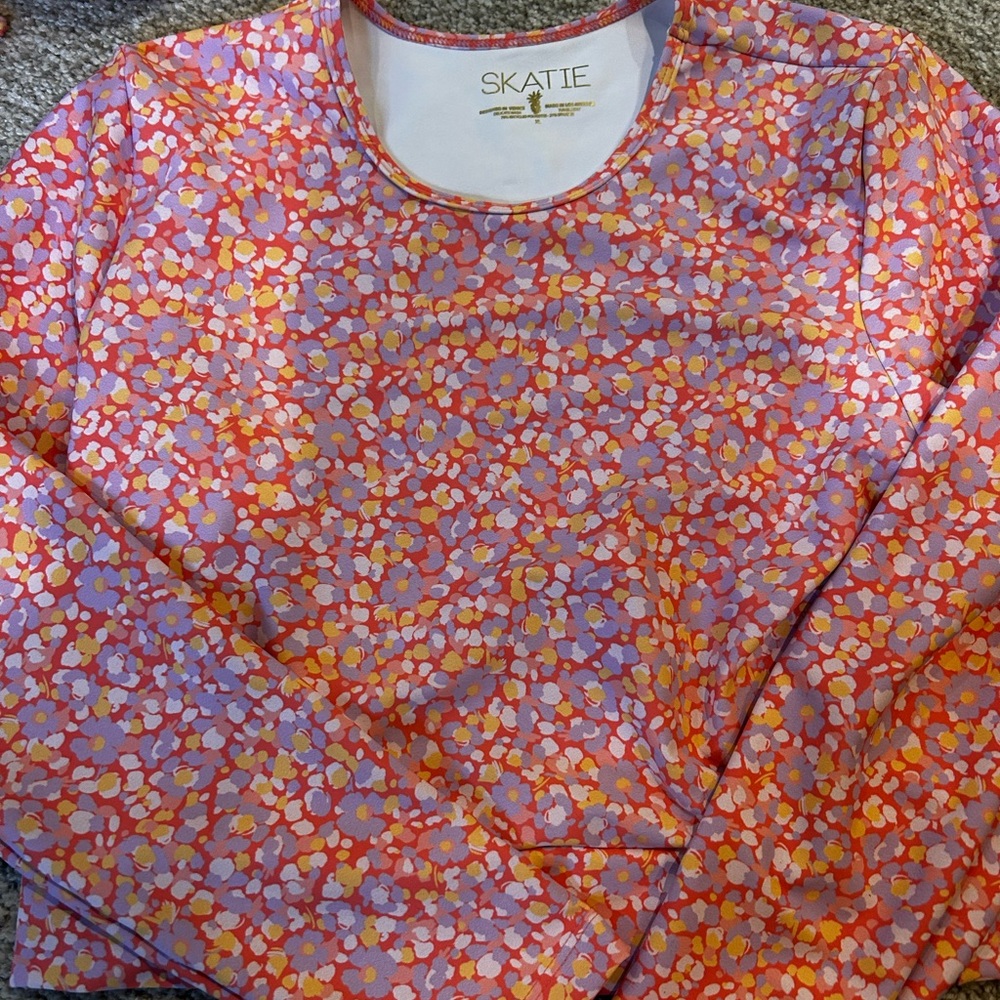 BNWOT Skatie Rash Guard Size XL